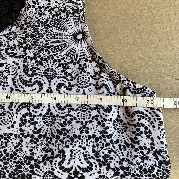 NY Collection Back/White Sleeveless Top - Picture 9 of 10